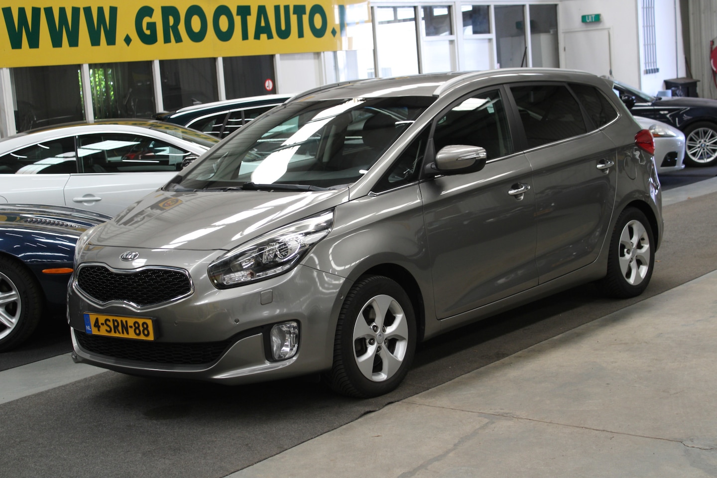Kia Carens - 1.6 GDi Premium Pack Airco, Cruise Control, Trekhaak, Navigatie, Stuurbekrachtiging - AutoWereld.nl