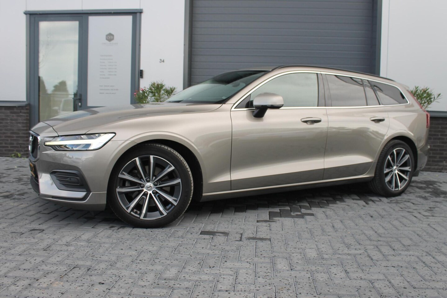 Volvo V60 - 2.0 B3 Momentum 2.0 B3 Momentum - AutoWereld.nl