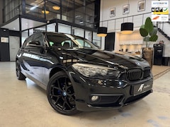BMW 1-serie - 118i Black edition 136 PK Dealer onderhouden Garantie mogelijk parkeersensoren LED Keyless