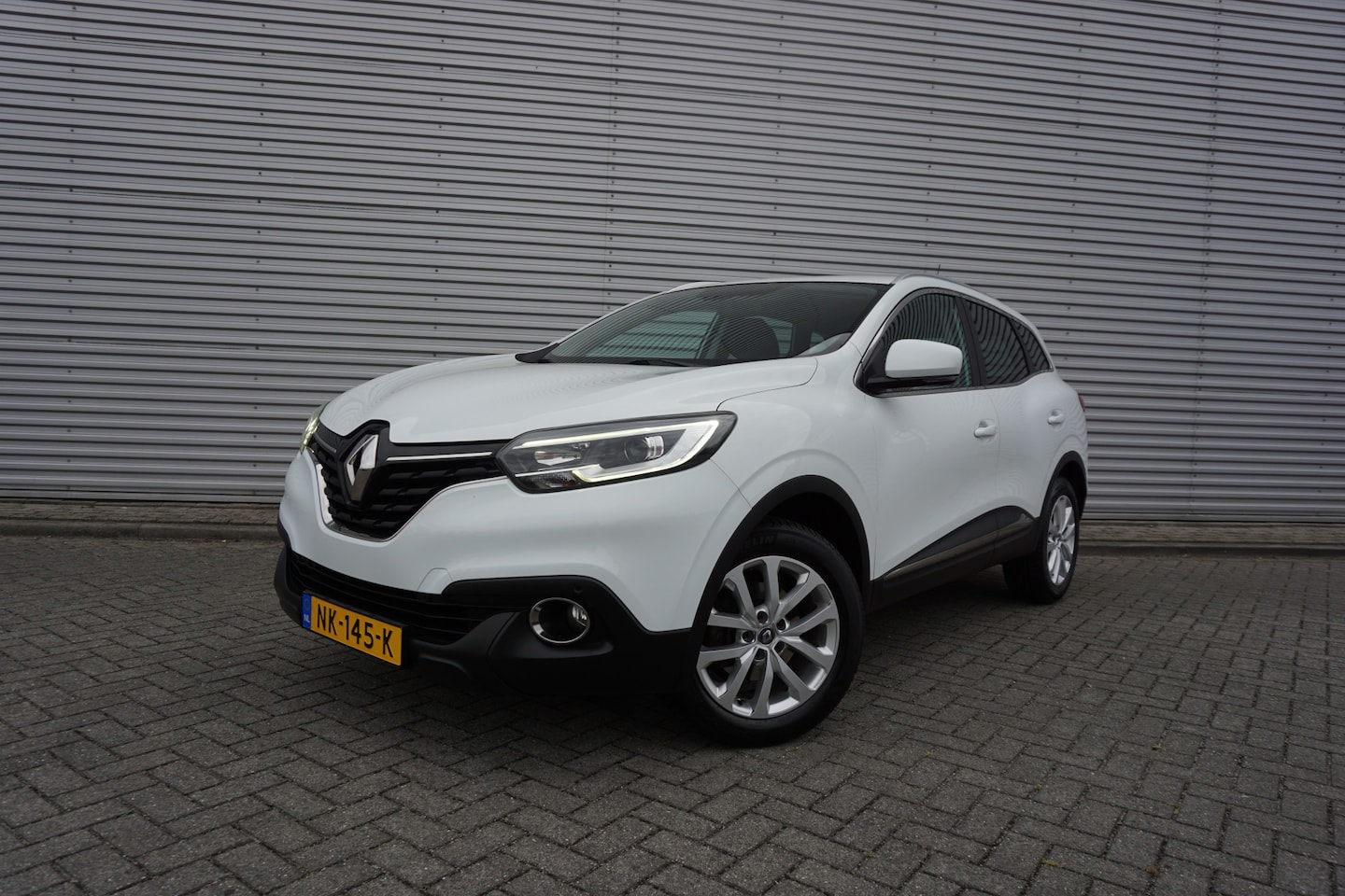 Renault Kadjar - 1.2 TCe Zen Airco / Navi / Cruise / Trekhaak / Parkeers. / Lm velgen / NAP - AutoWereld.nl