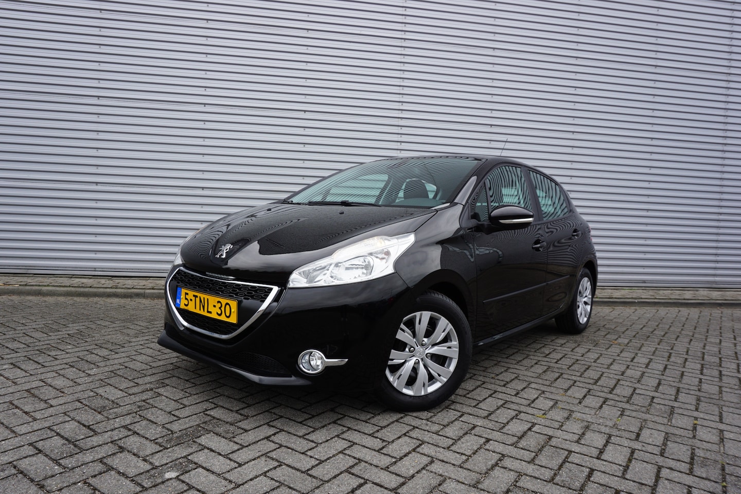 Peugeot 208 - 1.2 e-VTi Envy AUTOMAAT - Airco / Cruise / Navi / Parkeers. / NAP - AutoWereld.nl