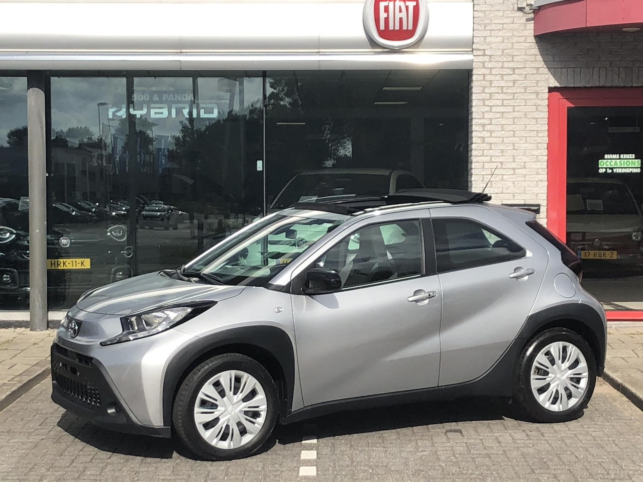 Toyota Aygo X - 1.0 VVT-i S-CVT Pulse AUTOMAAT|CLIMATE|APPLE/ANDROID|SCHUIFDAK|CAMERA|DAB - AutoWereld.nl