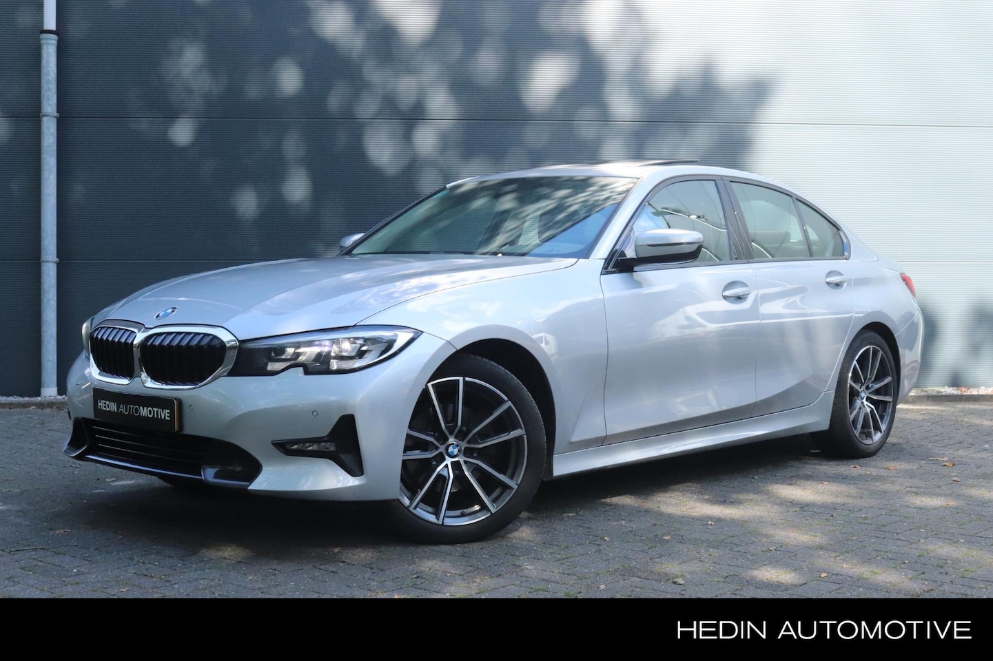 BMW 3-serie - 320i Executive Edition | Panorama Dak | Cruise Control | Navigatie | Sensoren - AutoWereld.nl