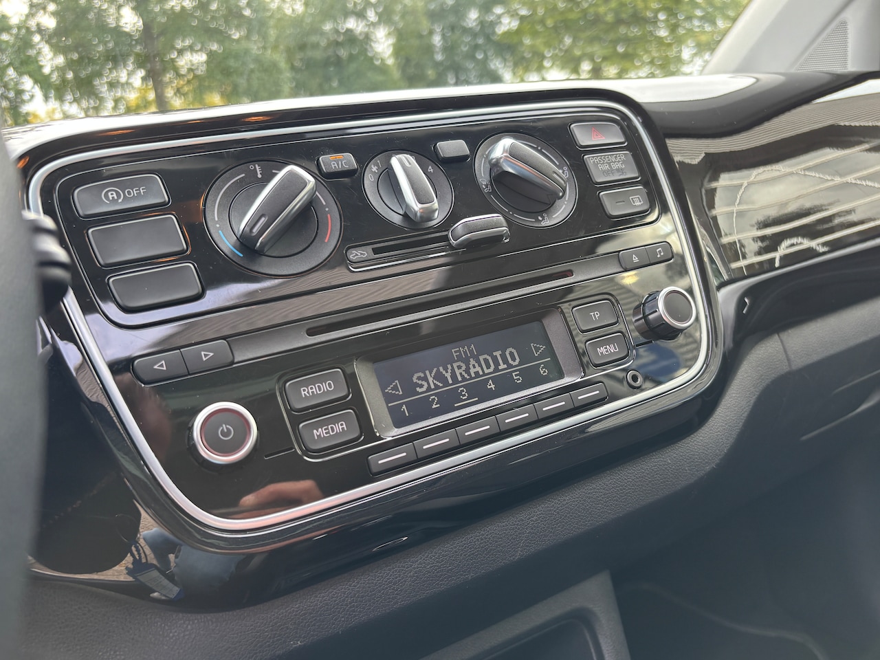 Volkswagen Up! - 1.0 high up! BlueMotion | Org-NL auto. Panorama-schuifdak. 1e eig. Cruise. Airco.