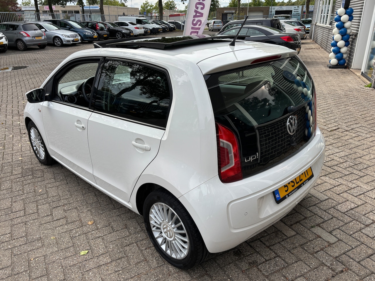 Volkswagen Up! - 1.0 high up! BlueMotion | Org-NL auto. Panorama-schuifdak. 1e eig. Cruise. Airco.