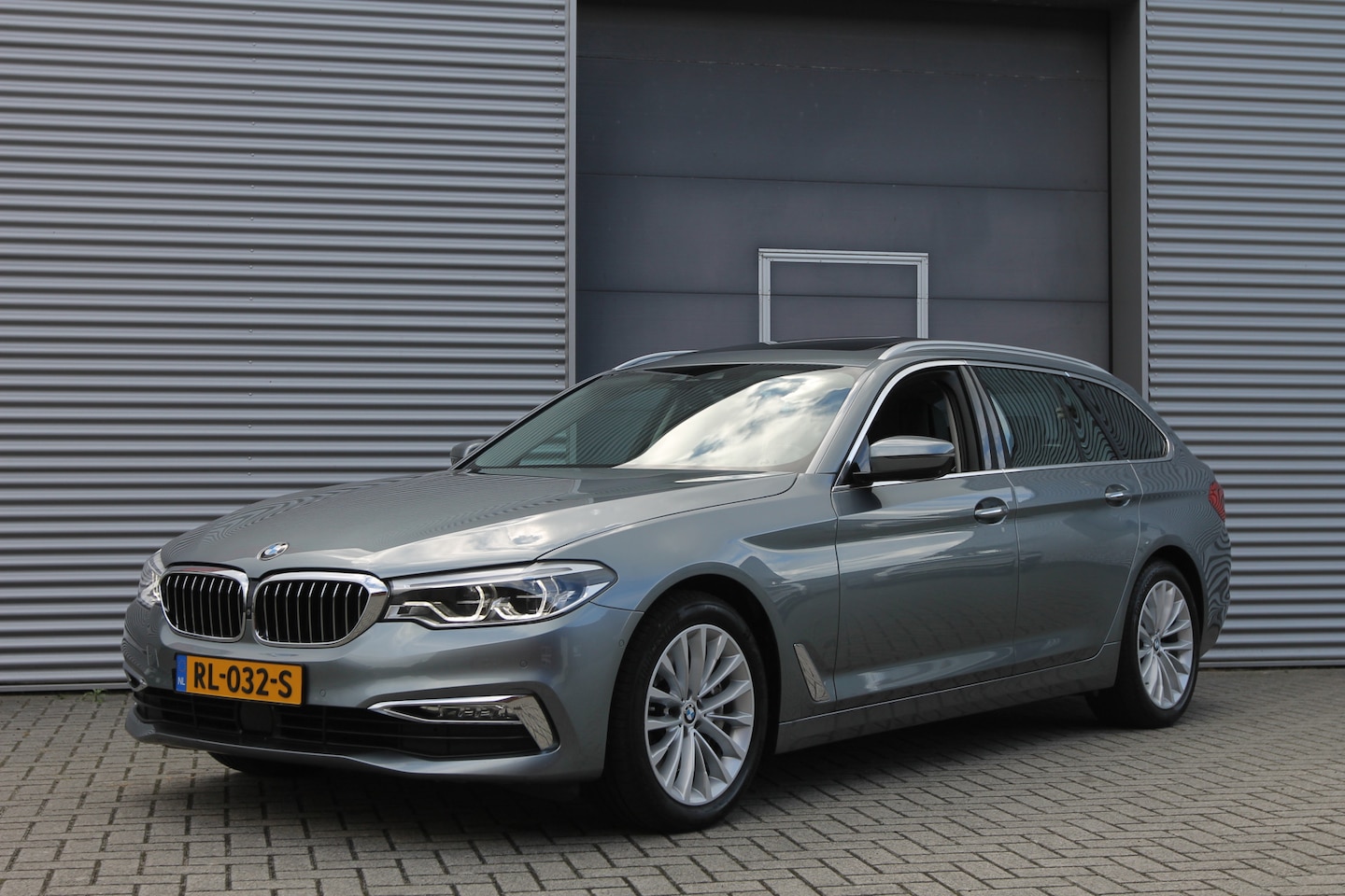 BMW 5-serie Touring - 540i xDrive High Executive I Aut. I Pano.dak I HUD I Trekhaak I Camera - AutoWereld.nl