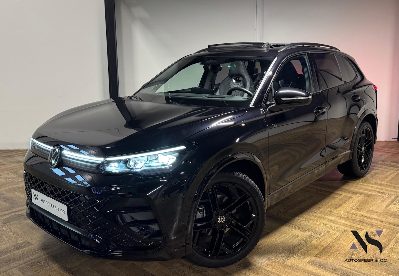 Volkswagen Tiguan - 1.5 eTSI R-Line Edition PANO KEYLESS CAM - AutoWereld.nl