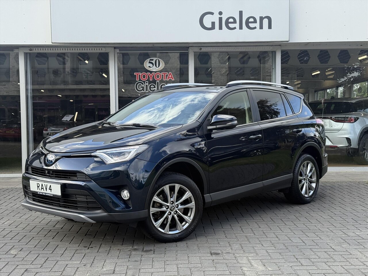 Toyota RAV4 - 2.5 Hybrid AWD Energy Plus | JBL, Trekhaak, Navigatie, Leer, Stoelverwarming, Geheugenfunc - AutoWereld.nl