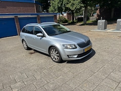 Skoda Octavia Combi - 1.6 TDI Greenline Parkassist Cruise Climate