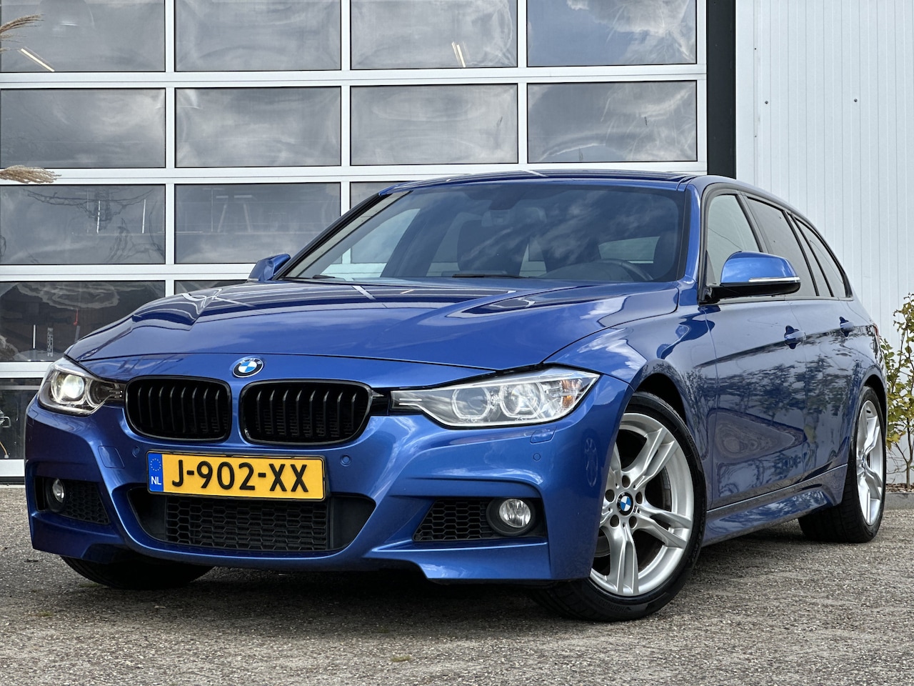 BMW 3-serie Touring - 320i High Executive 184pk | M Sportpakket | Automaat | Bi-xenon koplampen | Cruise control - AutoWereld.nl