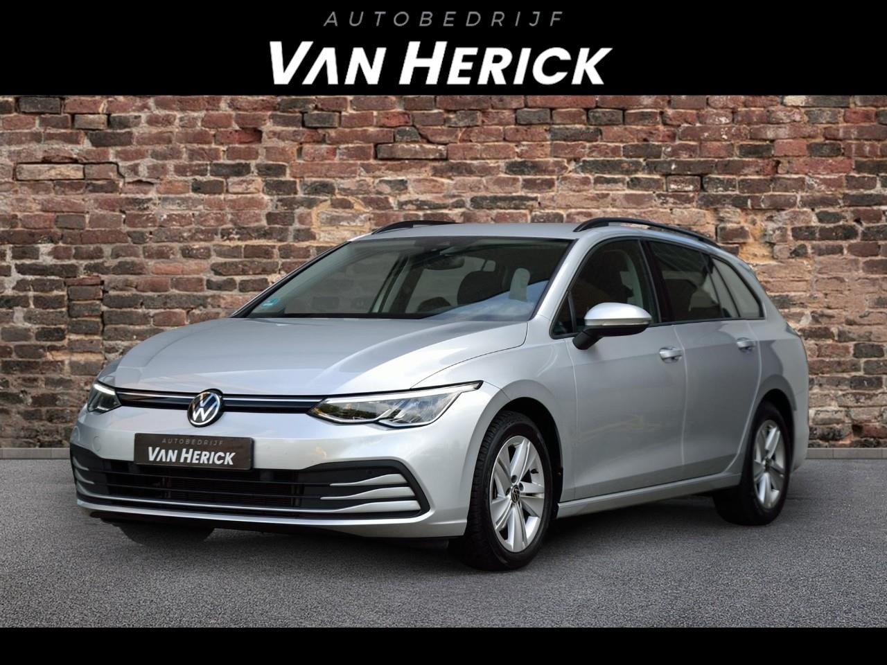 Volkswagen Golf Variant - 1.5 eTSI Life Business 150PK Automaat | Navi | Winterpakket | Trekhaak | ACC - AutoWereld.nl