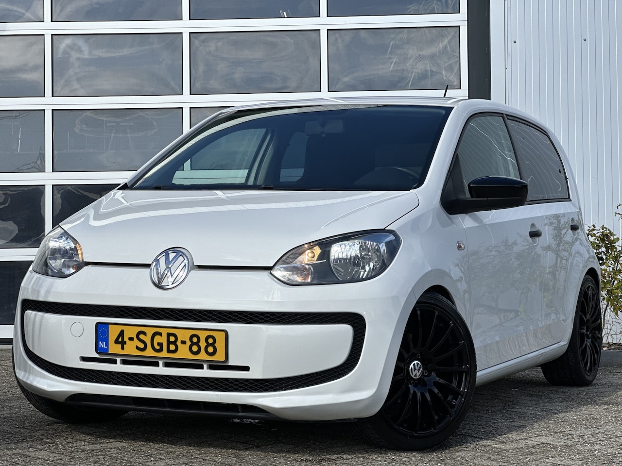 Volkswagen Up! - 1.0 take up! BlueMotion | Airco | Elektrische ramen voor | Isofix bevestiging voor kinderz - AutoWereld.nl