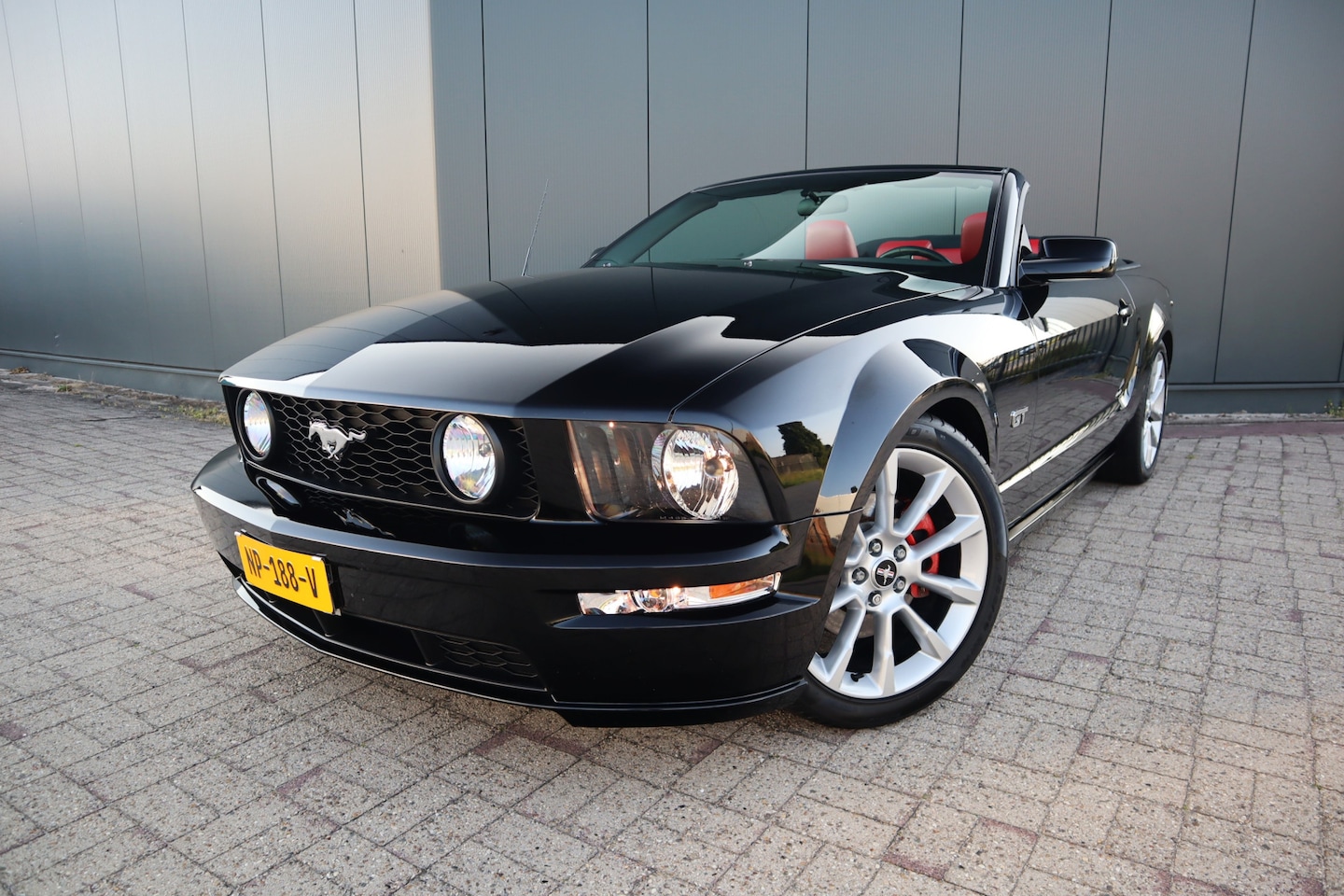 Ford Mustang - 4.6 V8 GT Automaat Leder Airco Electrische kap NIEUWSTAAT  !!!!! - AutoWereld.nl
