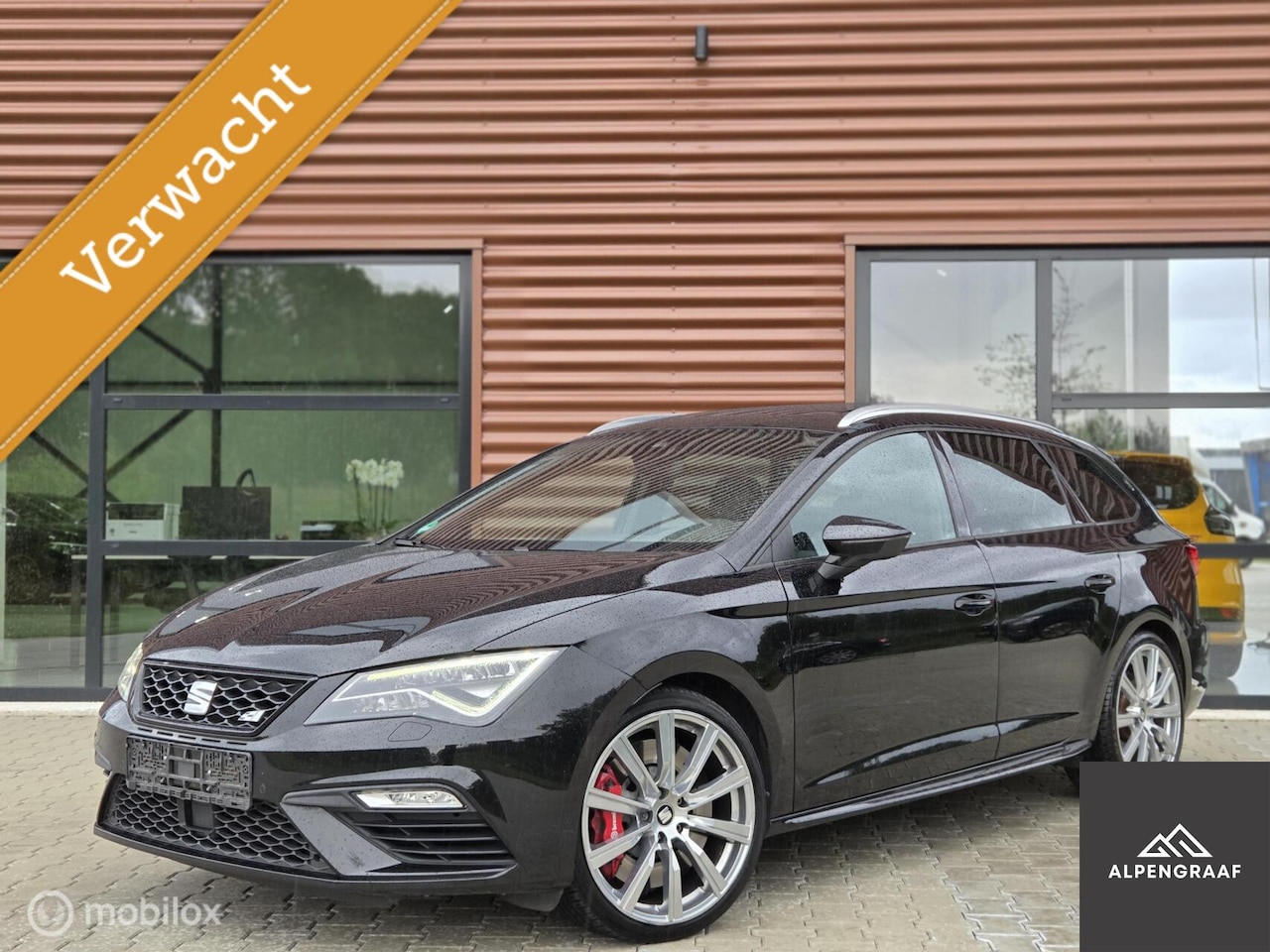 SEAT Leon ST - 2.0 TSI CUPRA 300 Performance|Pano|Keyless|Camera|Brembo|Leder|Cruise|Carplay|Sound|VOL!| - AutoWereld.nl