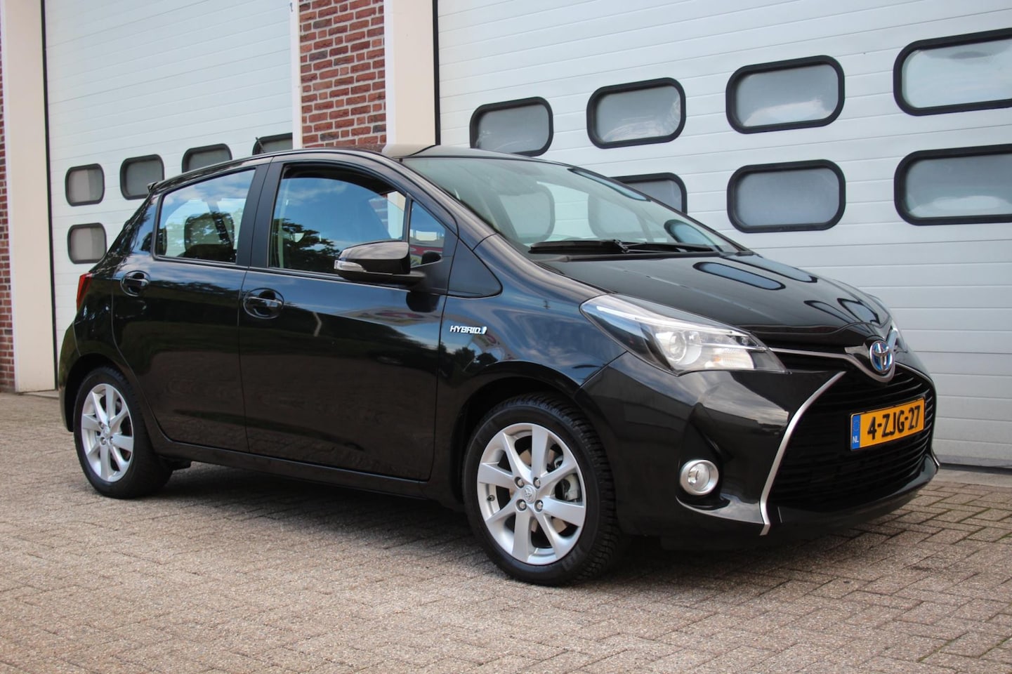 Toyota Yaris - 1.5 Hybrid Dynamic * Navi / Leder / Cruise / Trekhaak * - AutoWereld.nl