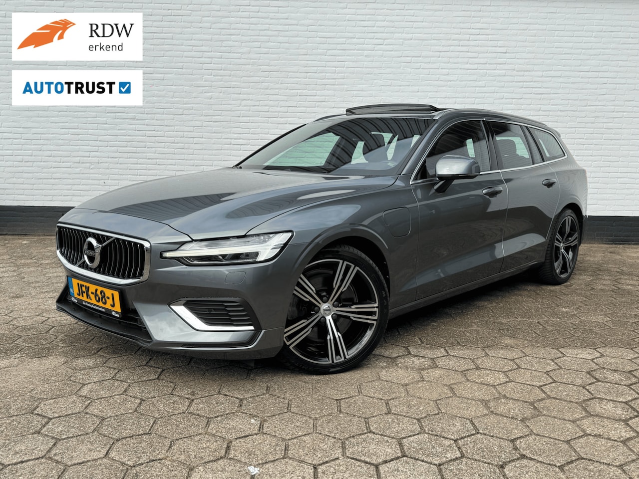 Volvo V60 - 2.0 T6 Twin Engine AWD Inscription l PANODAK l H&K - AutoWereld.nl