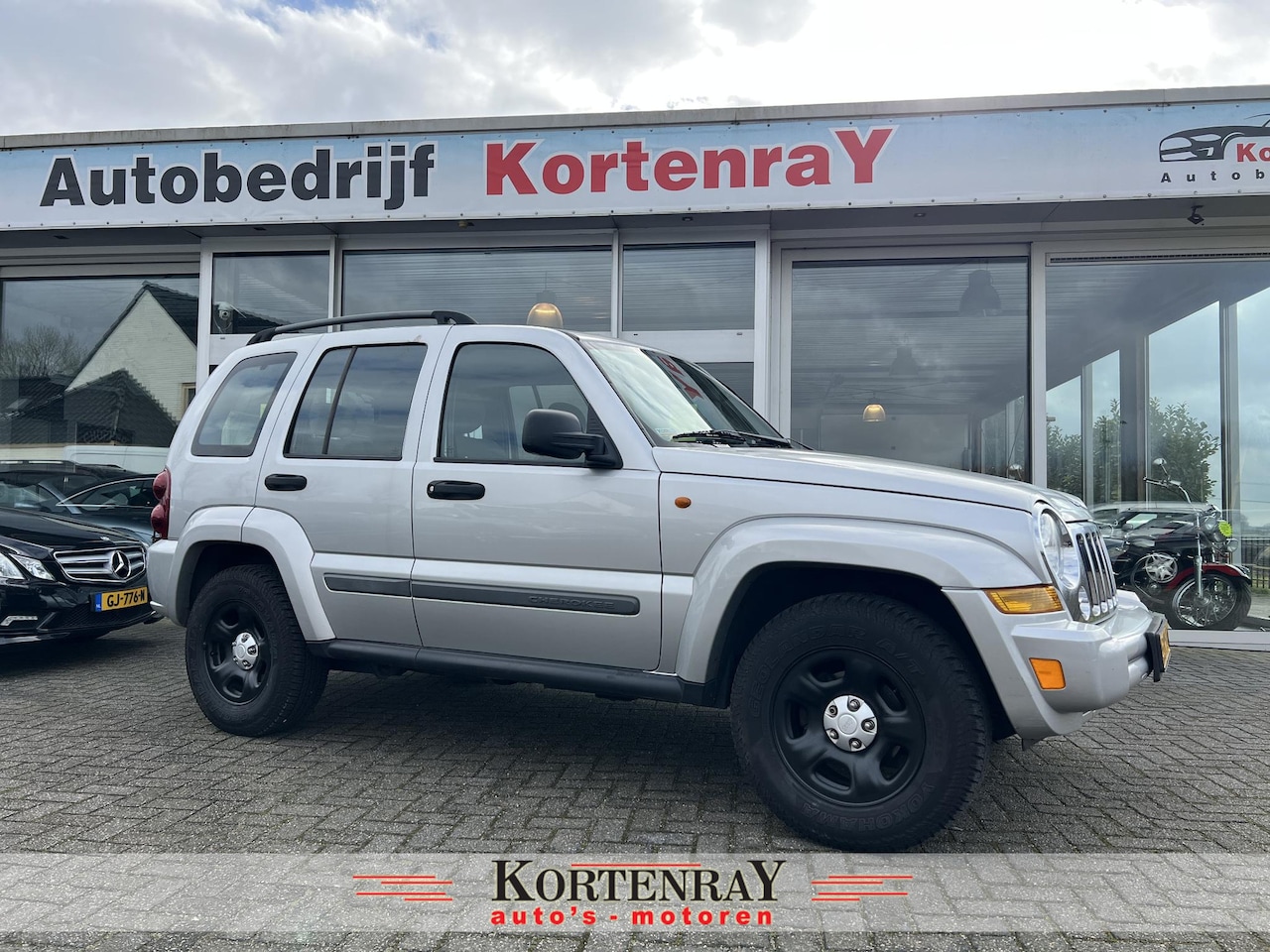 Jeep Cherokee - 3.7 V6 Sport NAP .nieuwe APK,nw Banden, Pioneer navigatie Enz!!! - AutoWereld.nl
