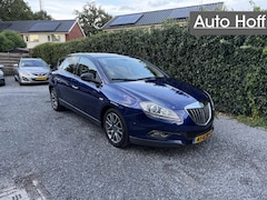 Lancia Delta - 1.4-16V Turbo Oro | Navi | Autom. Airco | Cruise Control | PDC | Park Assist | Privacy Gla