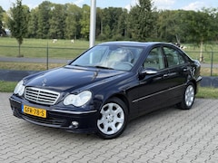 Mercedes-Benz C-klasse - 180 K. Classic elegance, airco, cruise, blauw, top staat