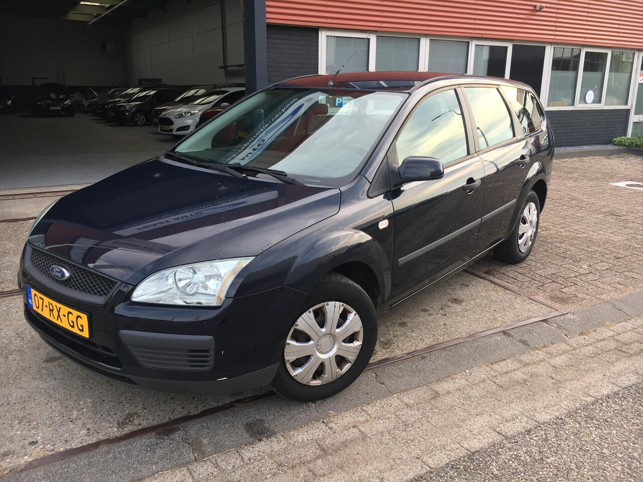Ford Focus Wagon - 1.4-16V Trend Airco | Cruise Controle | Centrale portier vergrendeling met afstand bedieni - AutoWereld.nl