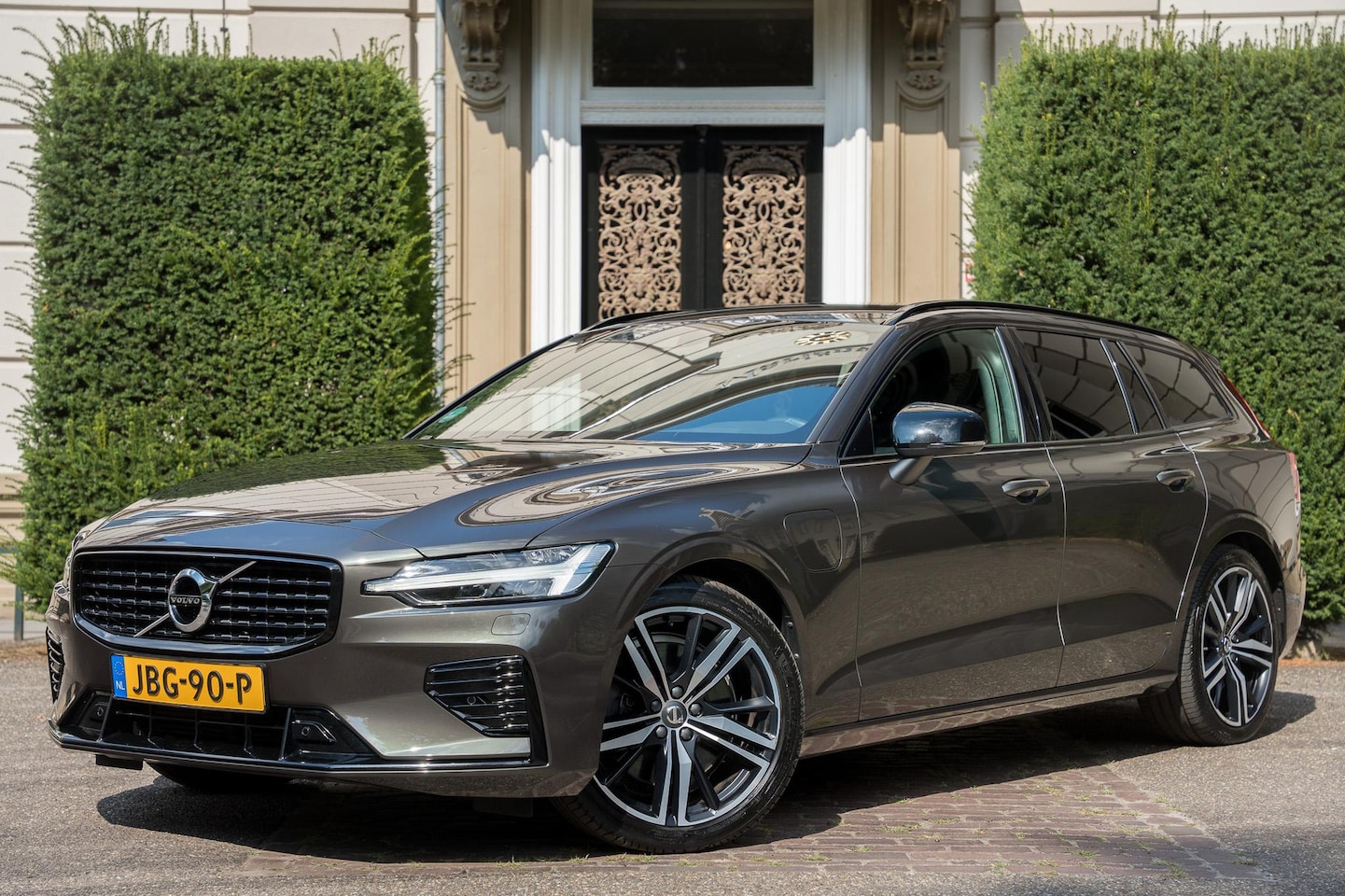 Volvo V60 - 2.0 T6 Recharge AWD R-Design TREKHAAK | PILOT PACK | BLIS | CAMERA | WINTER PACK - AutoWereld.nl