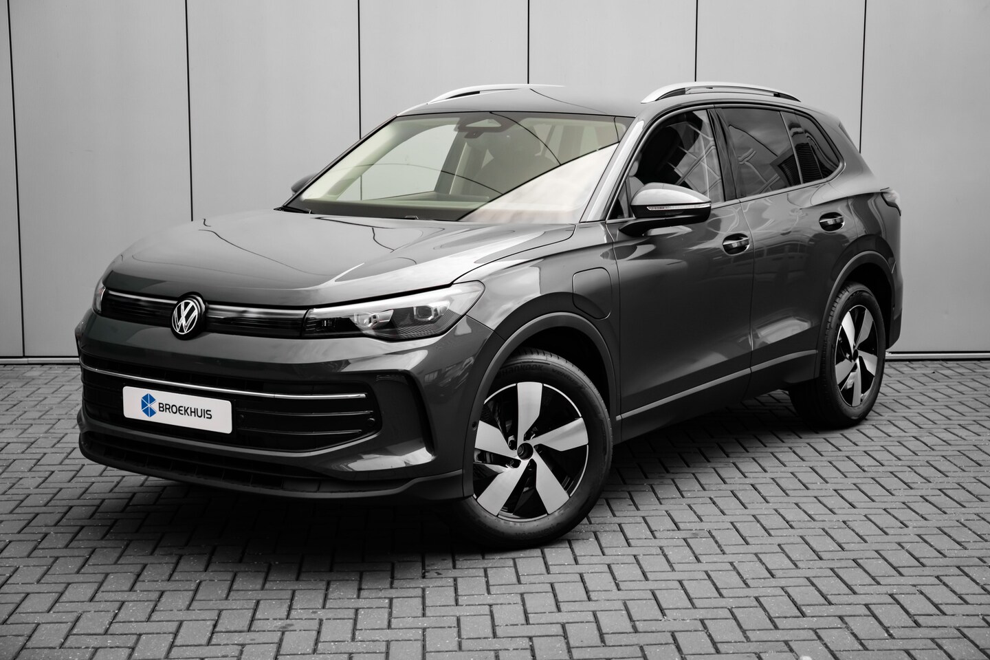Volkswagen Tiguan - Life Edition - eHybrid Inclusief €2000,- inruilvoordeel | 'App-Connect' draadloze smartpho - AutoWereld.nl
