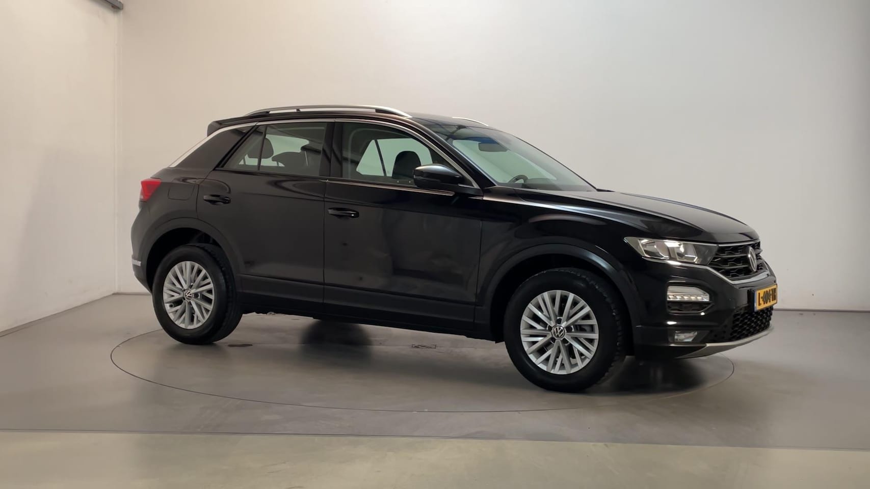 Volkswagen T-Roc - 1.0 TSI 110pk Style Parkeersensoren Navigatie DAB+ App-Connect - AutoWereld.nl