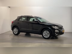 Volkswagen T-Roc - 1.0 TSI 110pk Style Parkeersensoren Navigatie DAB+ App-Connect