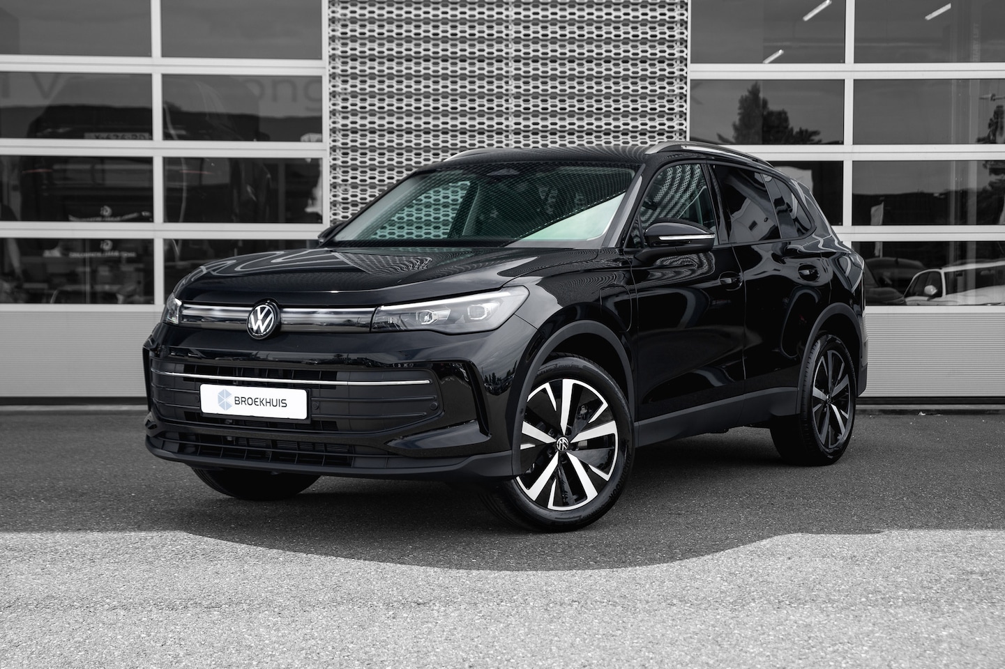 Volkswagen Tiguan - Life Edition - eHybrid Inclusief €2000,- inruilvoordeel | 'App-Connect' draadloze smartpho - AutoWereld.nl