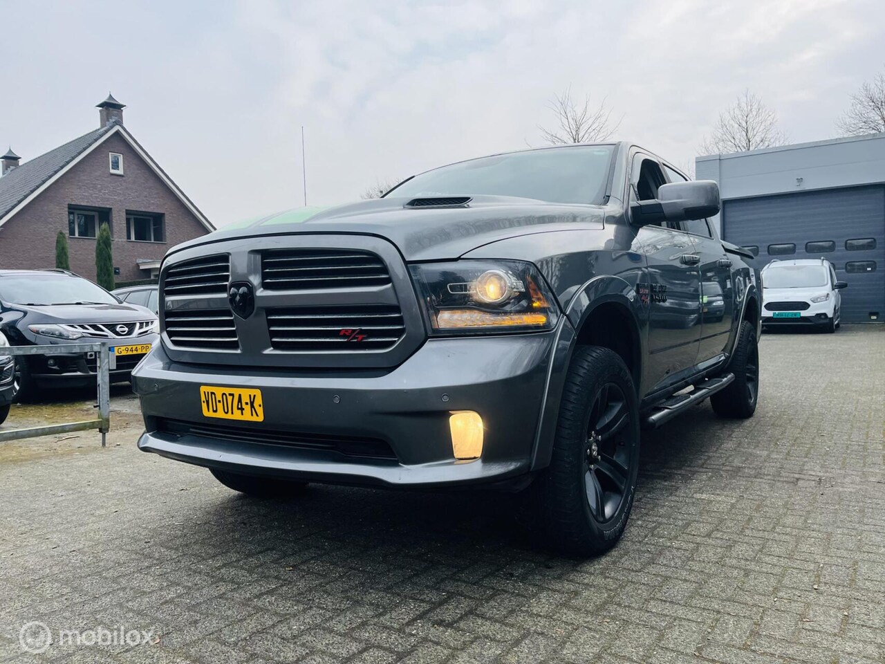 Dodge Ram 1500 - 4X4 5.7 V8 4x4 Crew Cab R/T 3 inch verhoogd / Lage cataloguswaarde !!! - AutoWereld.nl