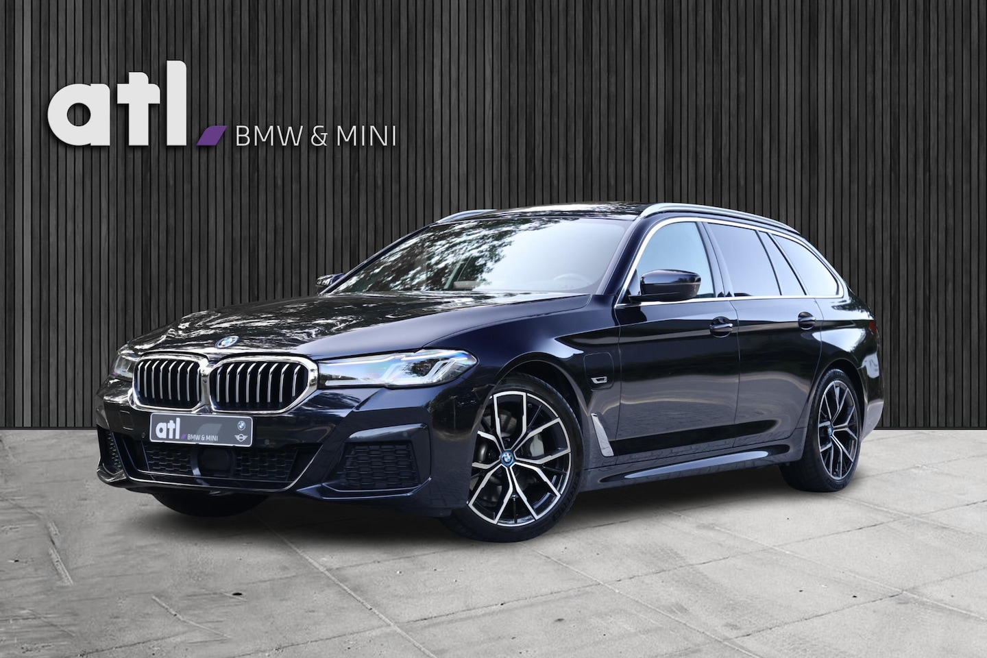 BMW 5-serie Touring - 530e xDrive High Executive M-Sportpakket, Head up display, Panoramadak, Keyless, Driving, - AutoWereld.nl
