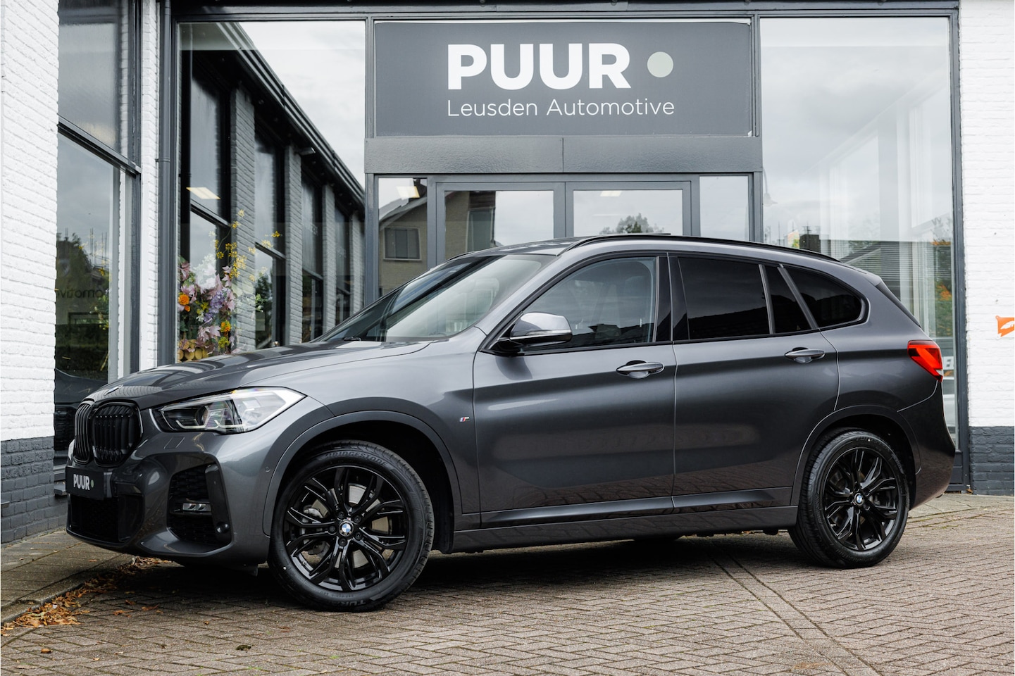 BMW X1 - xDrive20i M-Sport High Executive Pano - Camera - Stoelverwarming - AutoWereld.nl