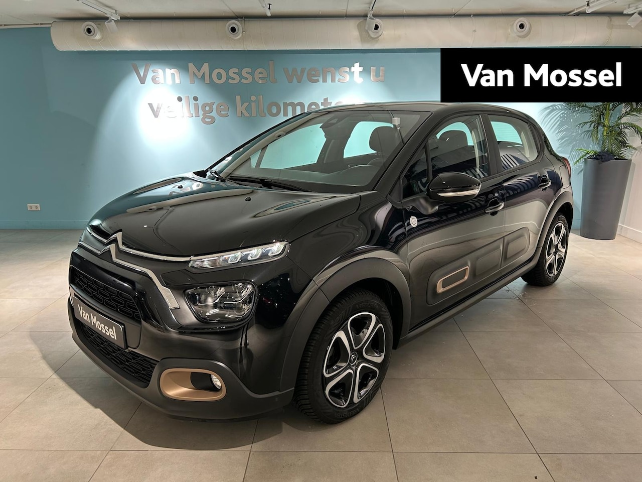 Citroën C3 - 1.2 PureTech C-Series NIEUW | UNIEK EN DIRECT LEVERBAAR - AutoWereld.nl