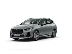 BMW 2-serie Active Tourer - 218i M Sportpakket | Trekhaak | Panoramadak | Comfort Access | Driving Assistant | Harman