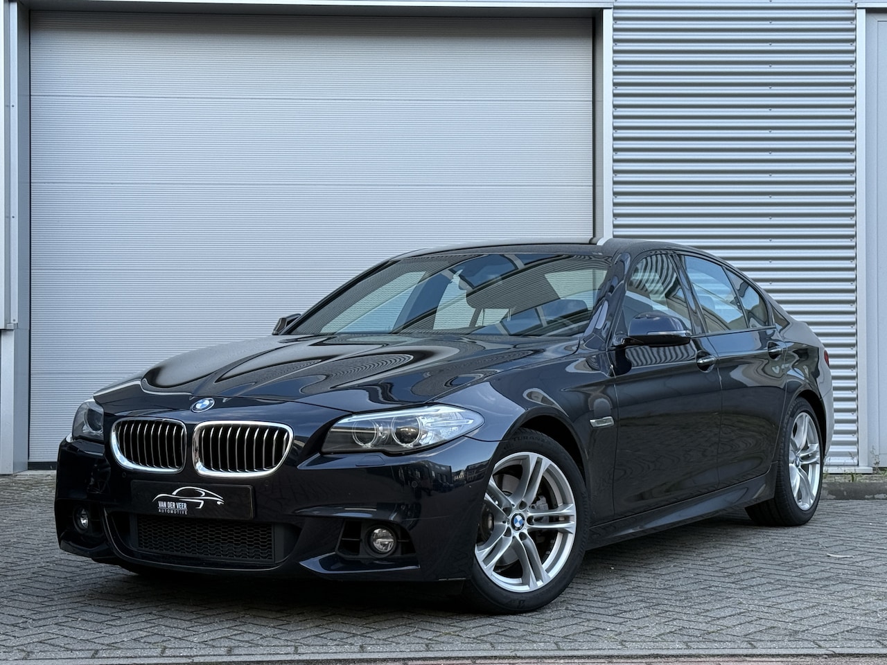 BMW 5-serie - 520i M Sport Edition High Executive | M Sport | Origineel NL | Navi | Trekhaak | Carbon sc - AutoWereld.nl