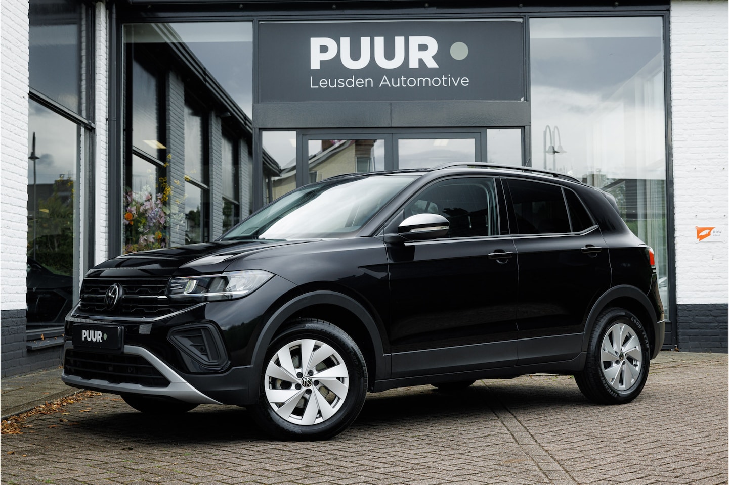 Volkswagen T-Cross - 1.0 TSI Life Edition Apple Carplay - Climatronic - Actieve Cruise - AutoWereld.nl