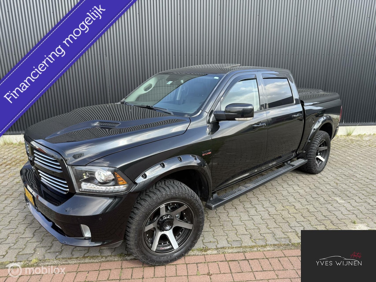 Dodge Ram 1500 - 5.7 V8 1e EIG VERHOOGD, VERBREED, BLACK ED - AutoWereld.nl