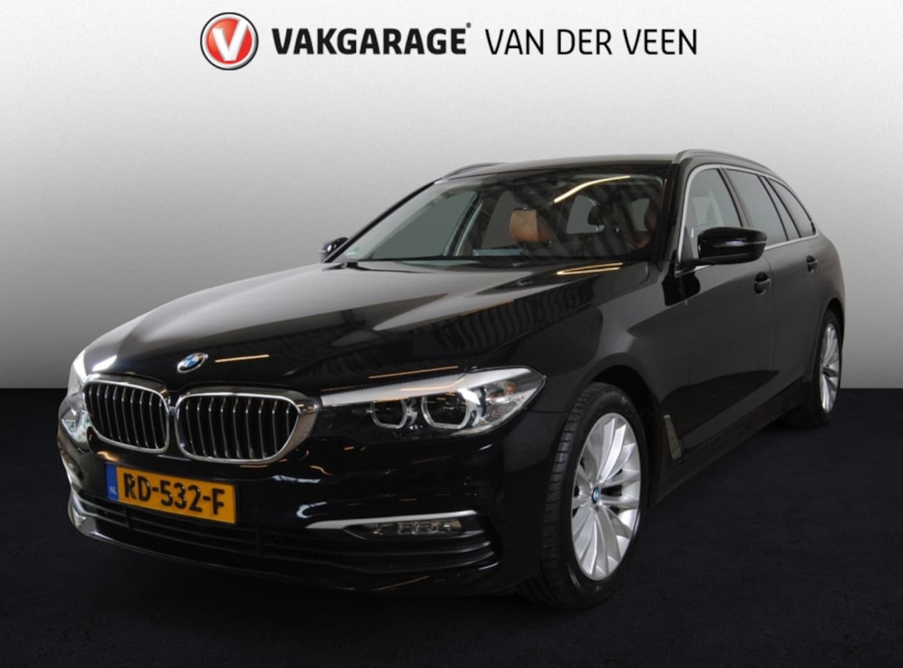 BMW 5-serie Touring - 520i Executive INDIVIDUAL - AutoWereld.nl