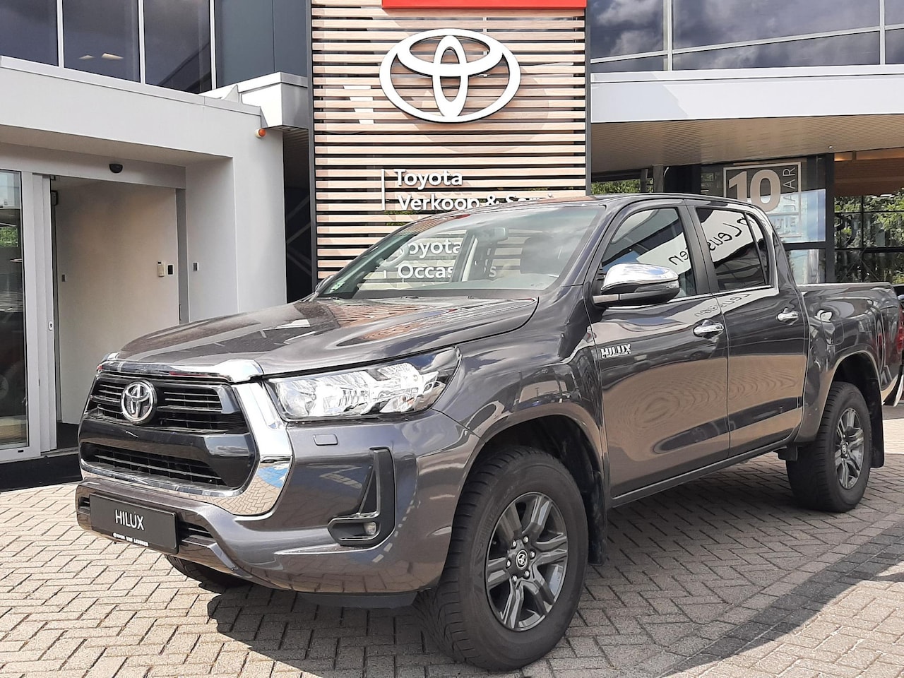 Toyota HiLux - 2.4 D-4D Double Cab Professional GRIJS KENTEKEN CLIMA CRUISE STOELVERWARMING - AutoWereld.nl