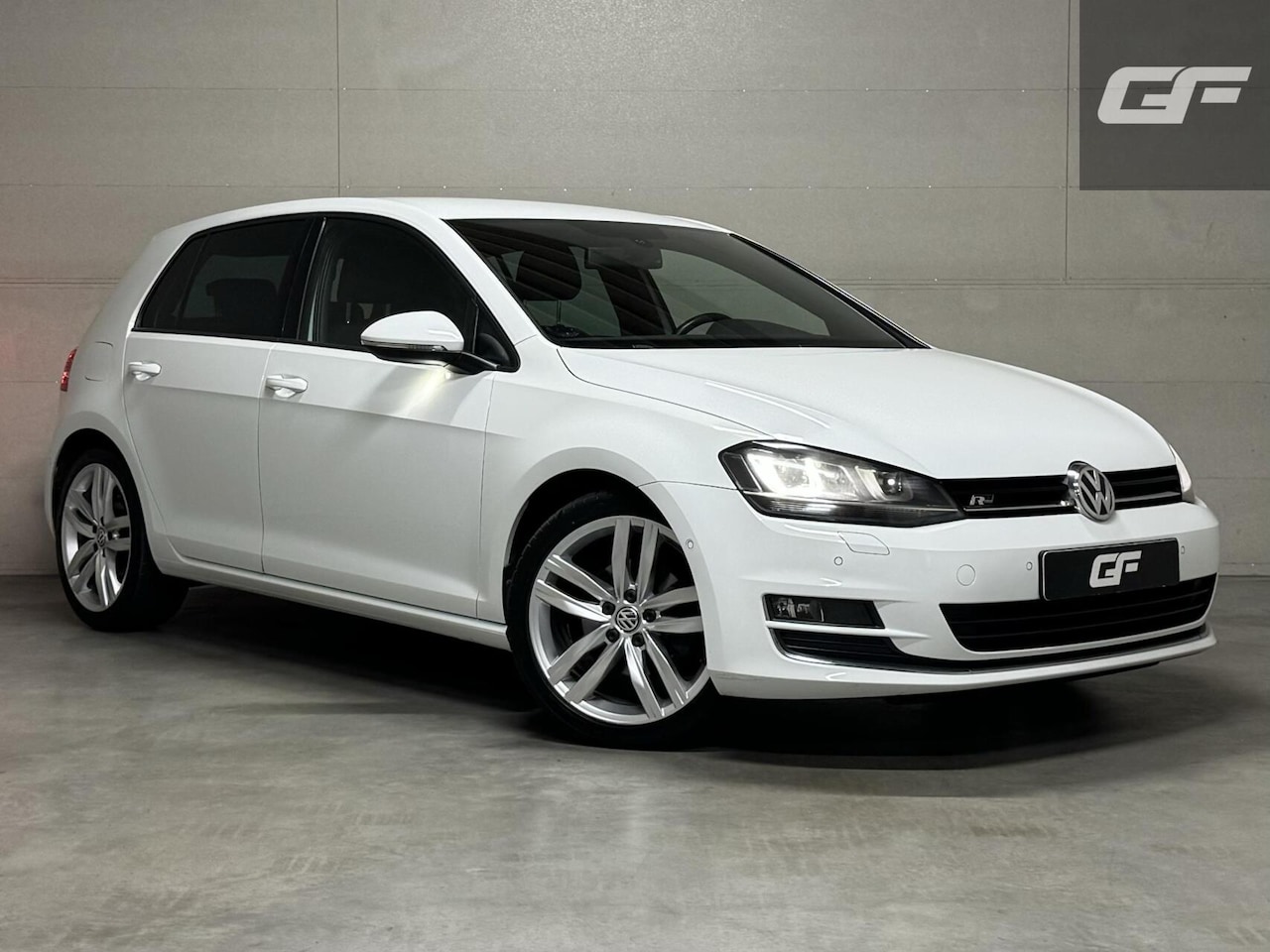 Volkswagen Golf - 1.4 TSI Highline R-Line Navi Cruise PDC Led - AutoWereld.nl