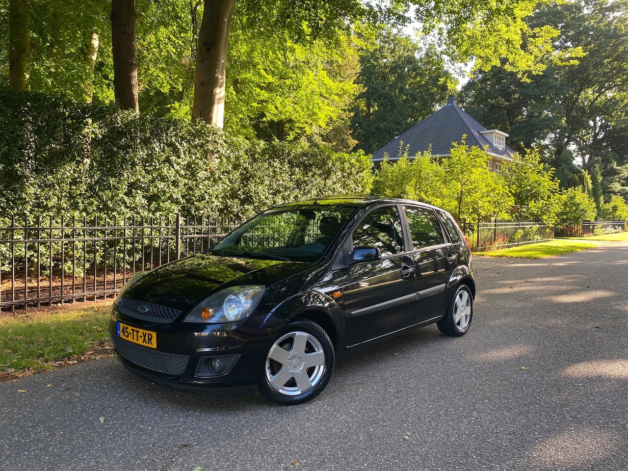 Ford Fiesta - 1.3-8V Futura Airco, 5-Deurs, Schuifdak - AutoWereld.nl