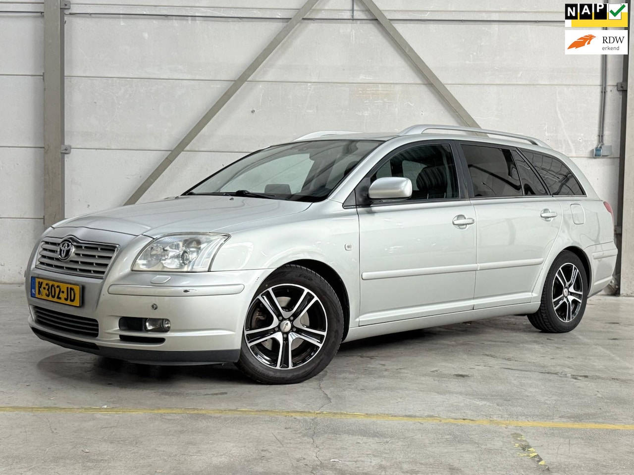 Toyota Avensis Wagon - 2.4 VVTi Linea Luna - Automaat - Parkeersensoren - Trekhaak - AutoWereld.nl