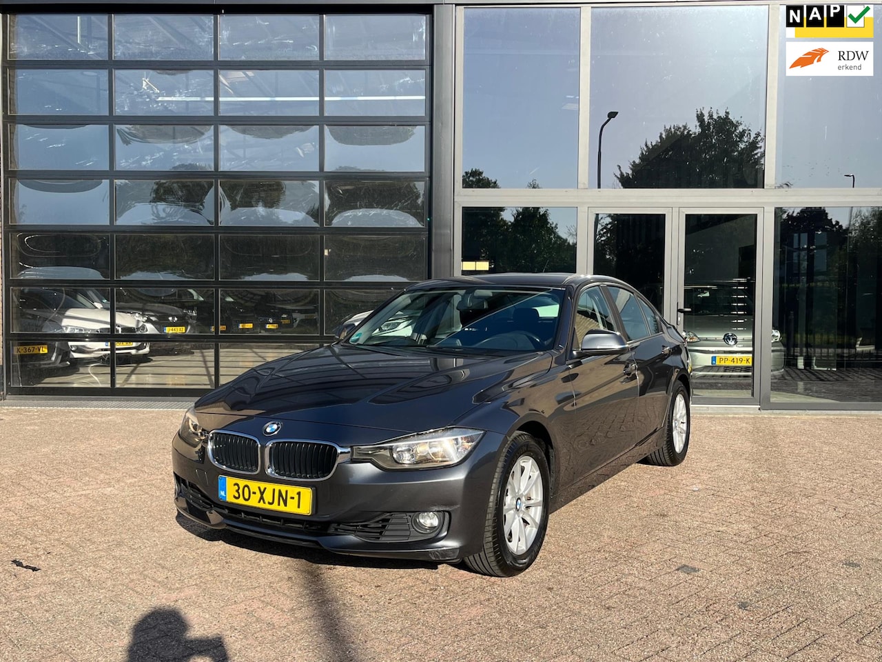 BMW 3-serie - 320i Executive 320i Executive, Automaat,Navigatie - AutoWereld.nl