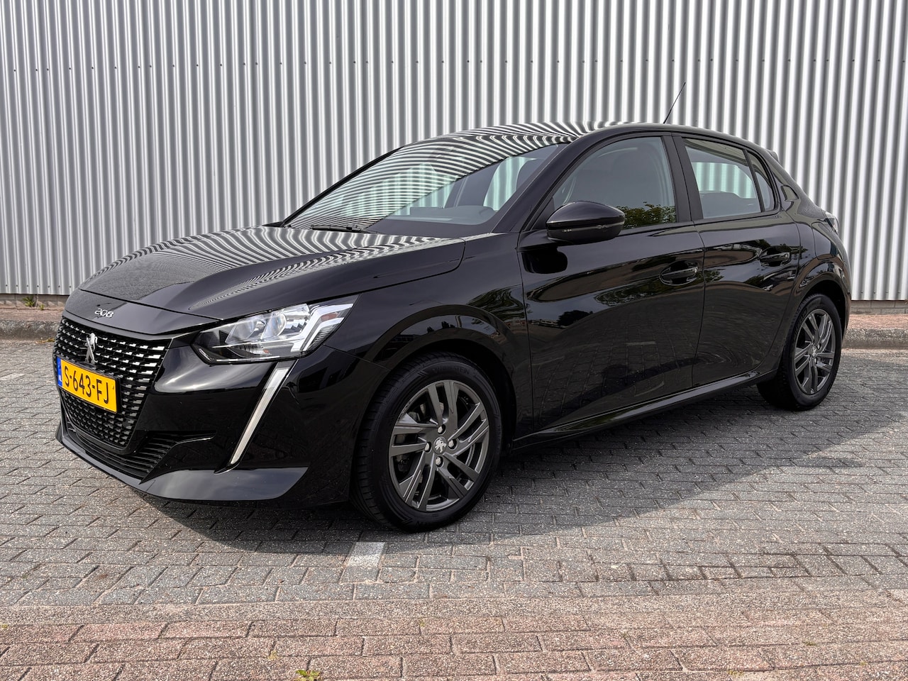 Peugeot 208 - 1.2 PureTech Active Pack | 100PK Handgeschakeld | All Season Banden | Navigatie | Apple Ca - AutoWereld.nl