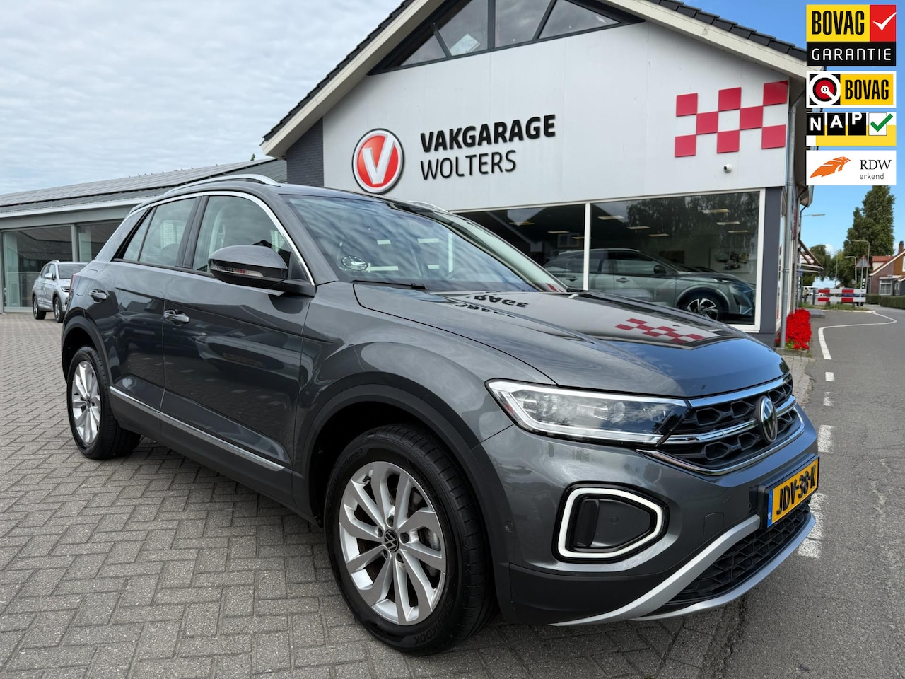 Volkswagen T-Roc - 1.5 TSI Style Automaat RIJKLAAR! - AutoWereld.nl