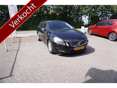 Volvo V60 - 1.6 T3 TREKHAAK NAVI CRUISE CLIMA