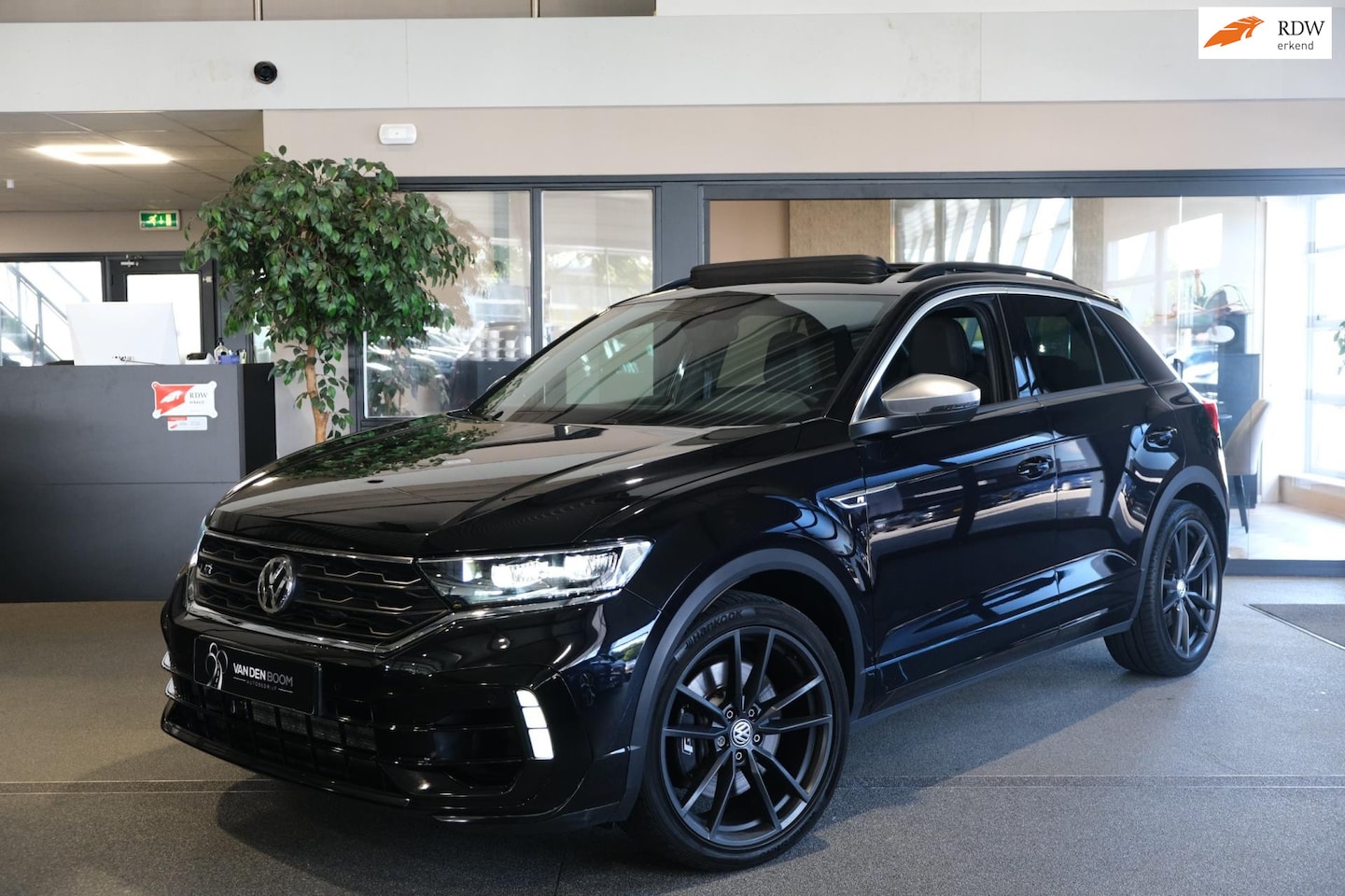 Volkswagen T-Roc - 2.0 TSI 4Motion R 300PK Pano Leder Navi Cam Virtual Led - AutoWereld.nl