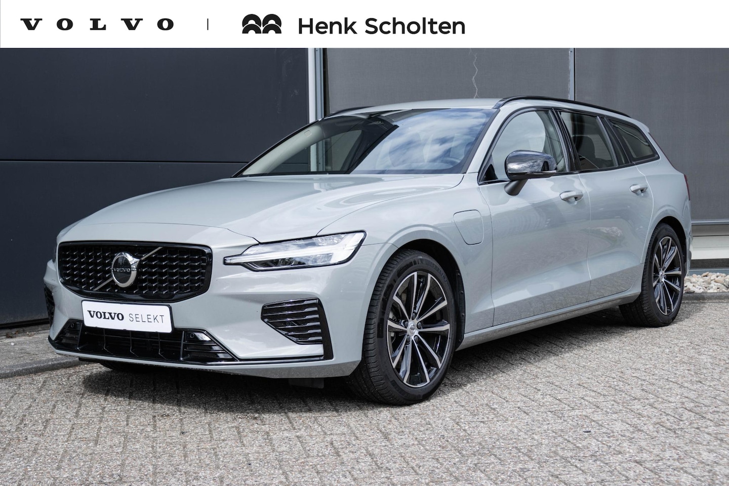 Volvo V60 - T6 Plug-in hybrid AWD Plus Dark | Google Navigatie | Moritz lederen interieur | Elektrisch - AutoWereld.nl