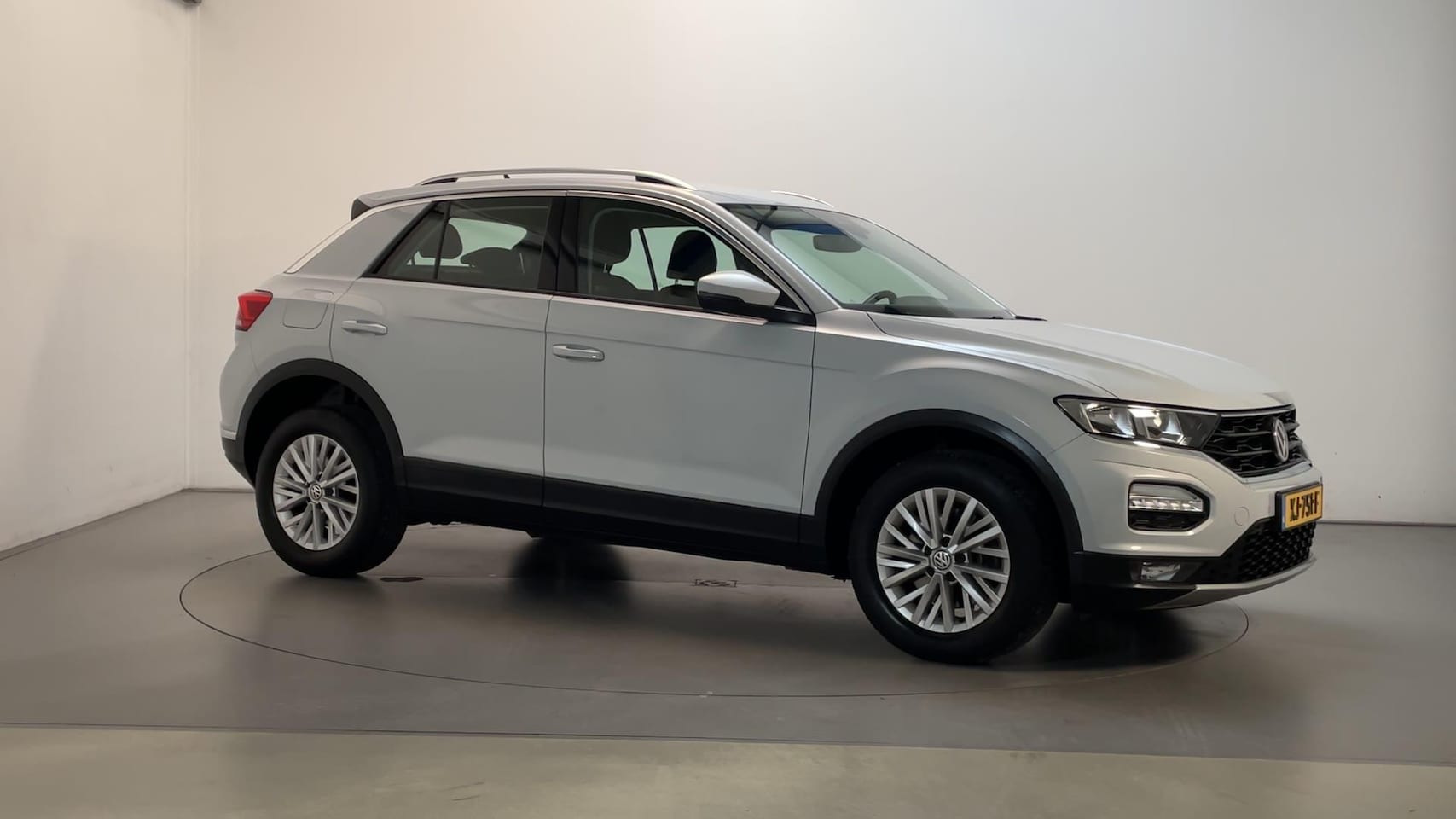 Volkswagen T-Roc - 1.0 TSI 116pk 6-bak Style Navigatie Parkeersensoren DAB+ Climate Control - AutoWereld.nl