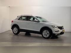 Volkswagen T-Roc - 1.0 TSI 116pk 6-bak Style Navigatie Parkeersensoren DAB+ Climate Control